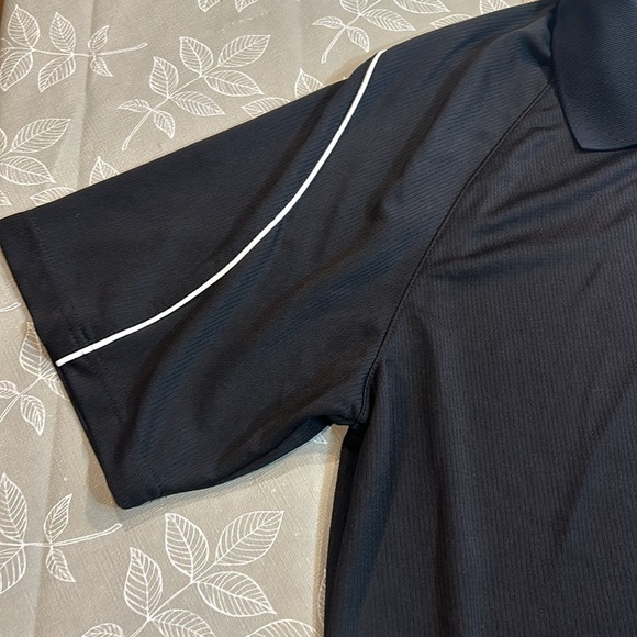 Men’s Reebok Golf Shirt. - Picture 4 of 6